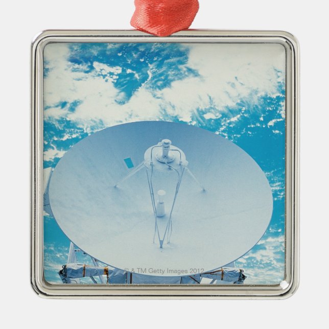 Antenne im Raum Silbernes Ornament (Vorne)