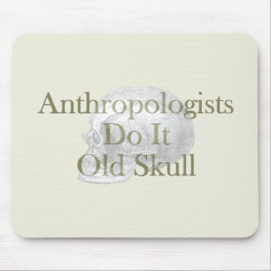 Anthropologen machen es alten Schädel Mousepad