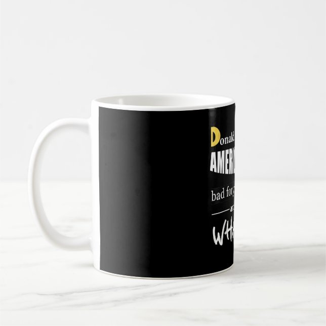 Anti Donald Trump ist wie amerikanische Käsefrauen Kaffeetasse (Links)