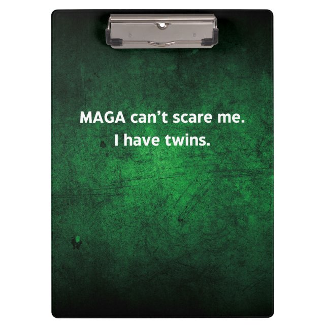 Anti MAGA Twin Mamas Klemmbrett (Vorderseite)