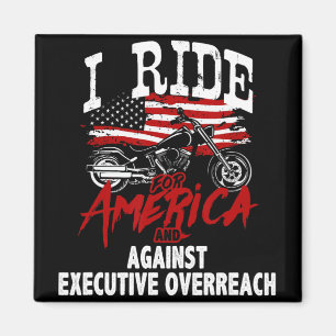Anti Trump Biker widersetzt sich der Führungskraft Magnet