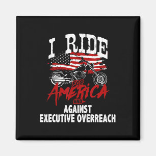 Anti Trump Biker widersetzt sich der Führungskraft Magnet