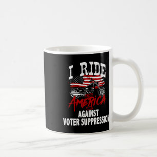 Anti-Trump-Biker widerstehen der Wählerunterdrücku Kaffeetasse