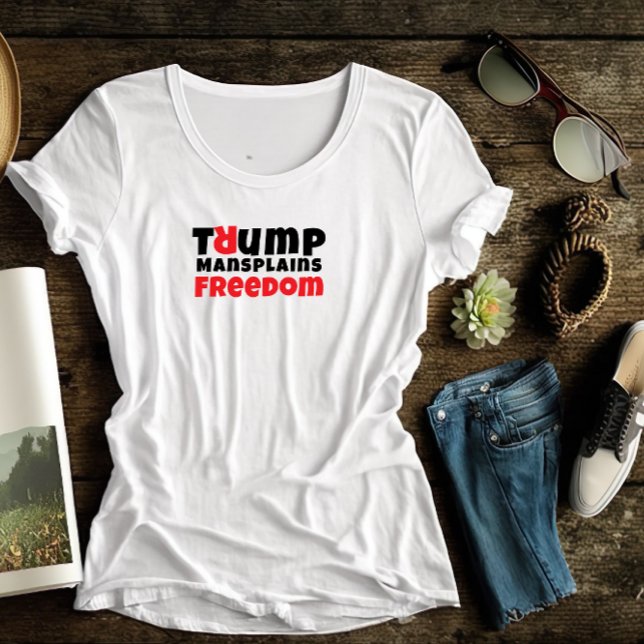 Anti Trump feministischer Protestmotto rot schwarz Tri-Blend Shirt (Von Creator hochgeladen)