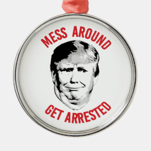 Anti-Trump-Schlamassel wird verhaftet Ornament Aus Metall