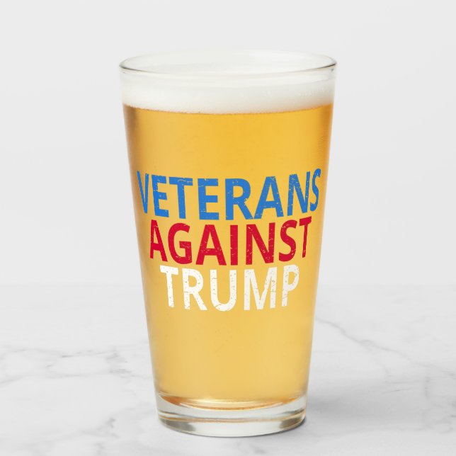Anti-Trump - Veteranen gegen Trump Glas (Vorne (Gefüllt))