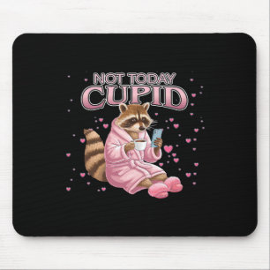 Anti-Valentins-Raccoon-Nicht-heute-Kupido-Konzept Mousepad