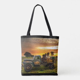Antik-Pickup auf dem Lande Tasche