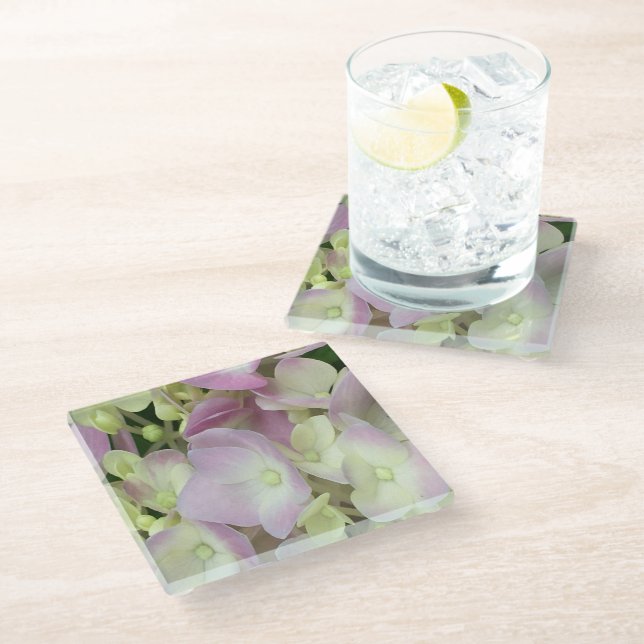 Antik Weiß und Dusty Pink Hydrangea Petals Glasuntersetzer (Schrägansicht)