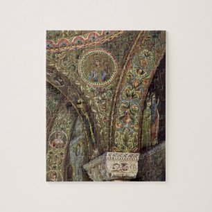 Antike Architektur, Dekorativer Bogen in einer Kir