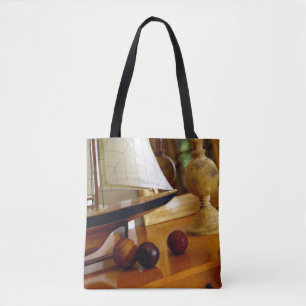 Antike Baseball auf einer Tabelle durch ein Tasche