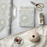 Antike Blumen Ornament Elegant Hellgrün Geschenkpapier<br><div class="desc">Hübsches,  ornamentales Vintage-Geschenkpapier mit Schmetterlingen,  Maiglöckchen und gemischtem Grün,  das ein schönes Geschenkpapier für alle Ihre Geschenke ergibt. Hellgrüner Hintergrund.</div>