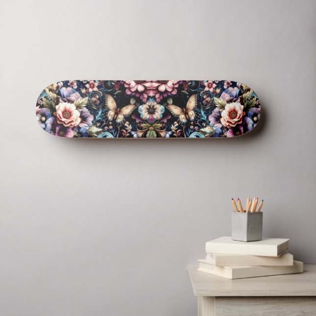 Antike Frühlingsblumen und Schmetterlinge Skateboard (Wandkunst (Horz))