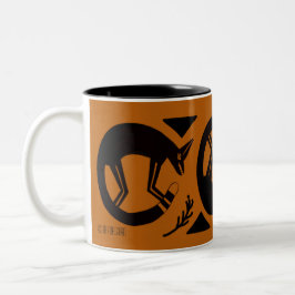 Antike Füchse und Blume auf orangefarbener Tasse