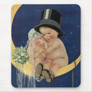 Antike Hochzeit, süßes Brautpaar auf einem Mond Mousepad