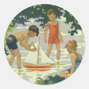 Antike Kinder, die Spielzeugsegelboote auf einem S Runder Aufkleber