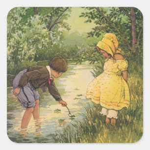 Antike Kinder, Junge und Mädchen spielen am Bach Quadratischer Aufkleber