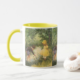 Antike Kinder, Junge und Mädchen spielen am Bach Tasse