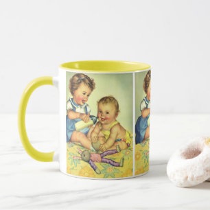 Antike Kinder, süße glückliche Kleinkinder lächeln Tasse