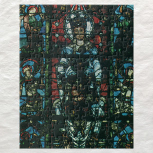 Antike Kirchenfenster mit Buntglasfenstern