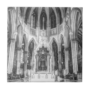 Antike religiöse gotische katholische Kirche Kathe Fliese