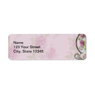 Antike rosa Rosen-Tee-Schale auf Malvenfarbe