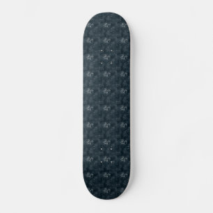 Antike Schmetterlinge auf dunkelblau Skateboard