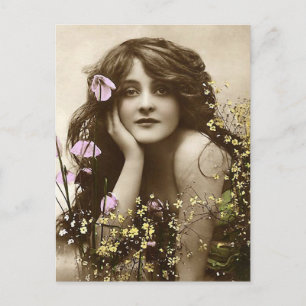 Antike Schönheit mit Blumen Postkarte