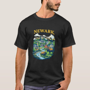 Antike Skyline von Newark Delaware bei Sonnenunter T-Shirt