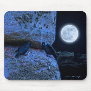 Antike Stonehenge, zwei Krähen und Vollmond Mousepad