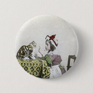 Antike Teeparty mit unartiger Kitty Button