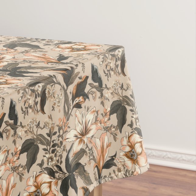 Antike Tischdecke mit Blumenmuster (Beispiel)