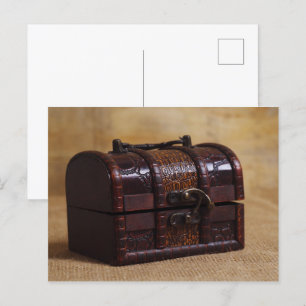 Antike Truhenbox Postkarte