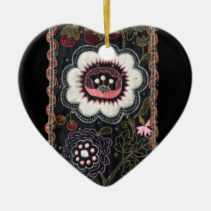 Antike ungarische Stickerei auf Schwarz Keramikornament