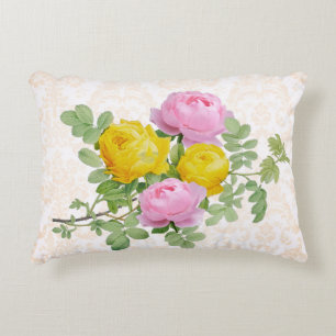 Antike viktorianische Rosen auf pastellgelbem Dama Dekokissen