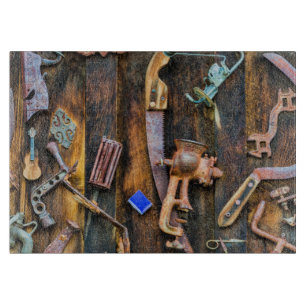 Antikensammlung an der Wand Schneidebrett
