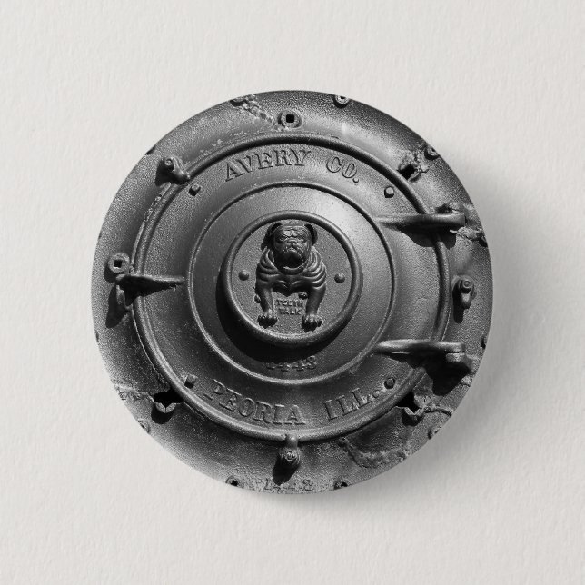 Antiker Dampf-Traktor vorne. Button (Vorderseite)