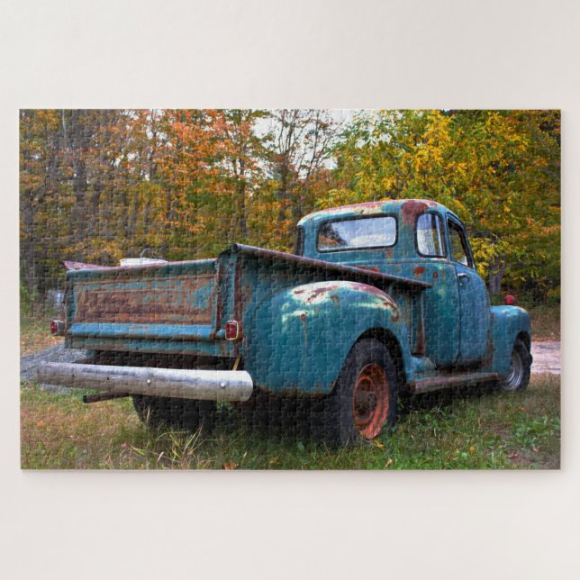 Antiker LKW im Herbst (Horizontal)