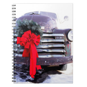 Antiker LKW mit festlicher Weihnachtsfeier Notizblock
