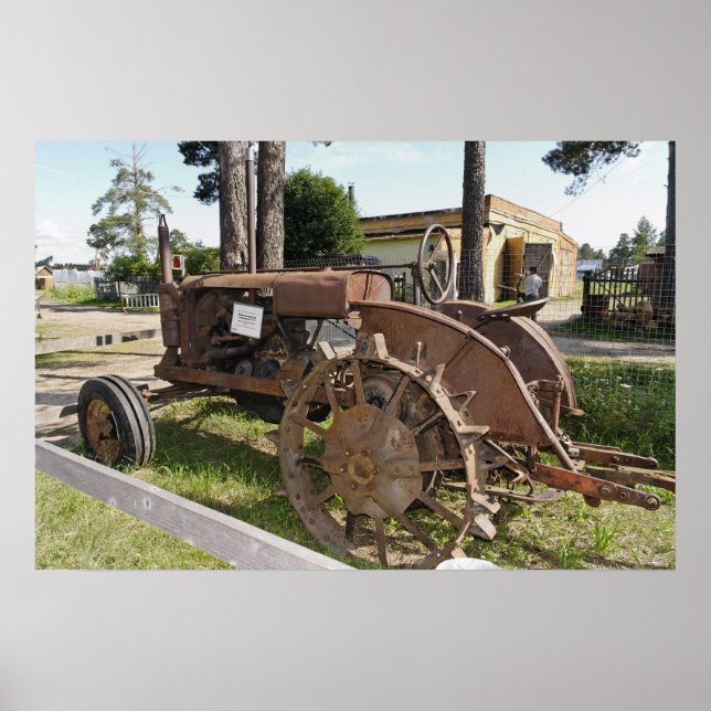 Antiker russischer Traktor Poster (Vorne)