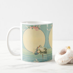 Antiker Storch mit Babyjungen in blauem Tuch Kaffeetasse