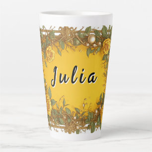 Antiker, verzierter Blumenrahmen mit cremefarbenen Milchtasse