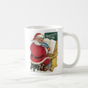 Antiker Weihnachtsmann beim Erstellen einer Liste Kaffeetasse