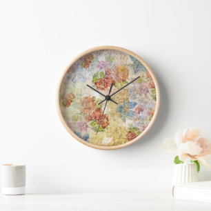 Antikes Blumenmuster mit distressed-Effekt Uhr