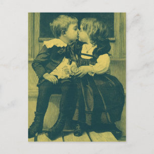 Antikes Liebes- und Romantik-Foto, Kinder küssen s Ankündigungspostkarte