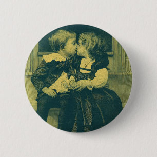 Antikes Liebes- und Romantik-Foto, Kinder küssen s Button
