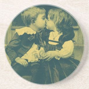 Antikes Liebes- und Romantik-Foto, Kinder küssen s Getränkeuntersetzer