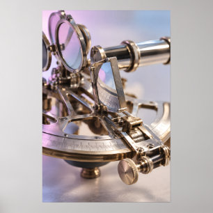 Antikes Messing-Sextant Makrofotografie, rosa Lich Poster