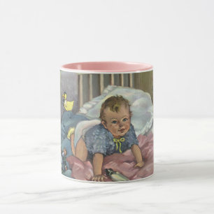 Antikes süßes Baby spielt im Kinderbett, Kindersch Tasse
