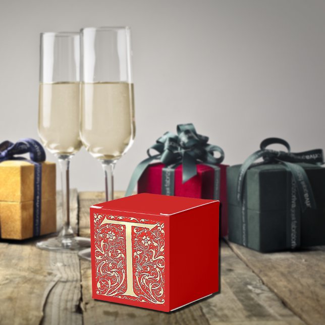 antikes verziertes Monogramm - Buchstabe T Geschenkschachtel (Von Creator hochgeladen)